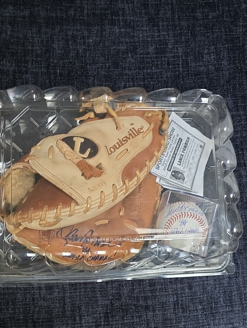 Lance Parrish Àutographed Glove & Ball With Inscriptions 84 W.S.Champs